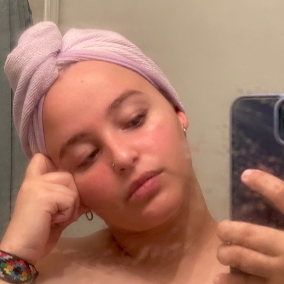 Meet your Posher, Juliana - Picture 1 of 5